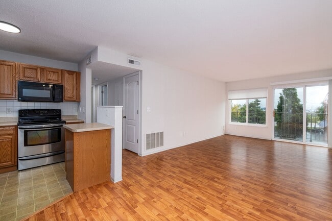 Interior Photo - THE OAKS APARTMENTS