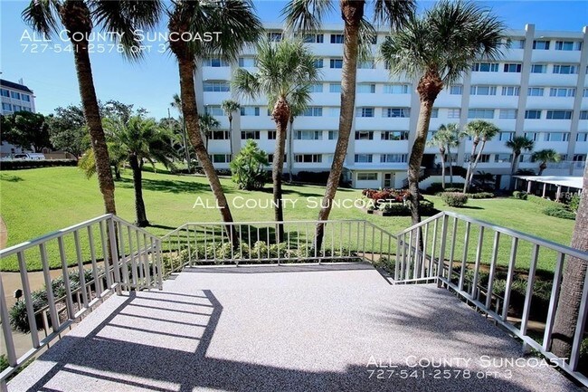 Building Photo - 100 Bluff View Dr