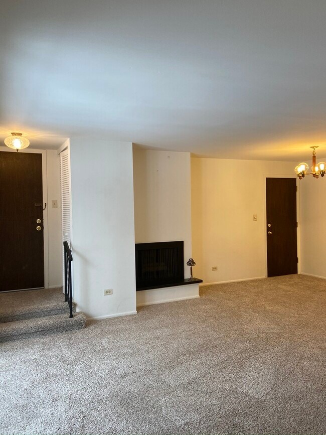 Building Photo - 803 S Dwyer Ave