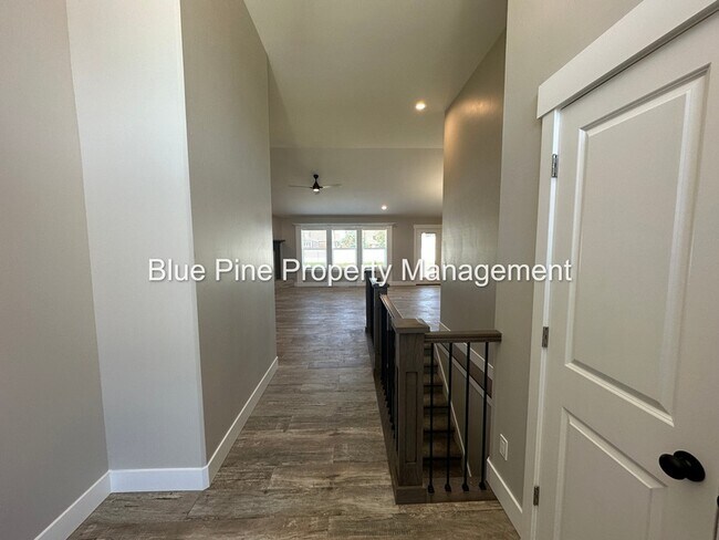 Building Photo - 679 Sterling Dr