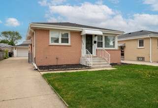 Building Photo - 4909 N Orange Ave