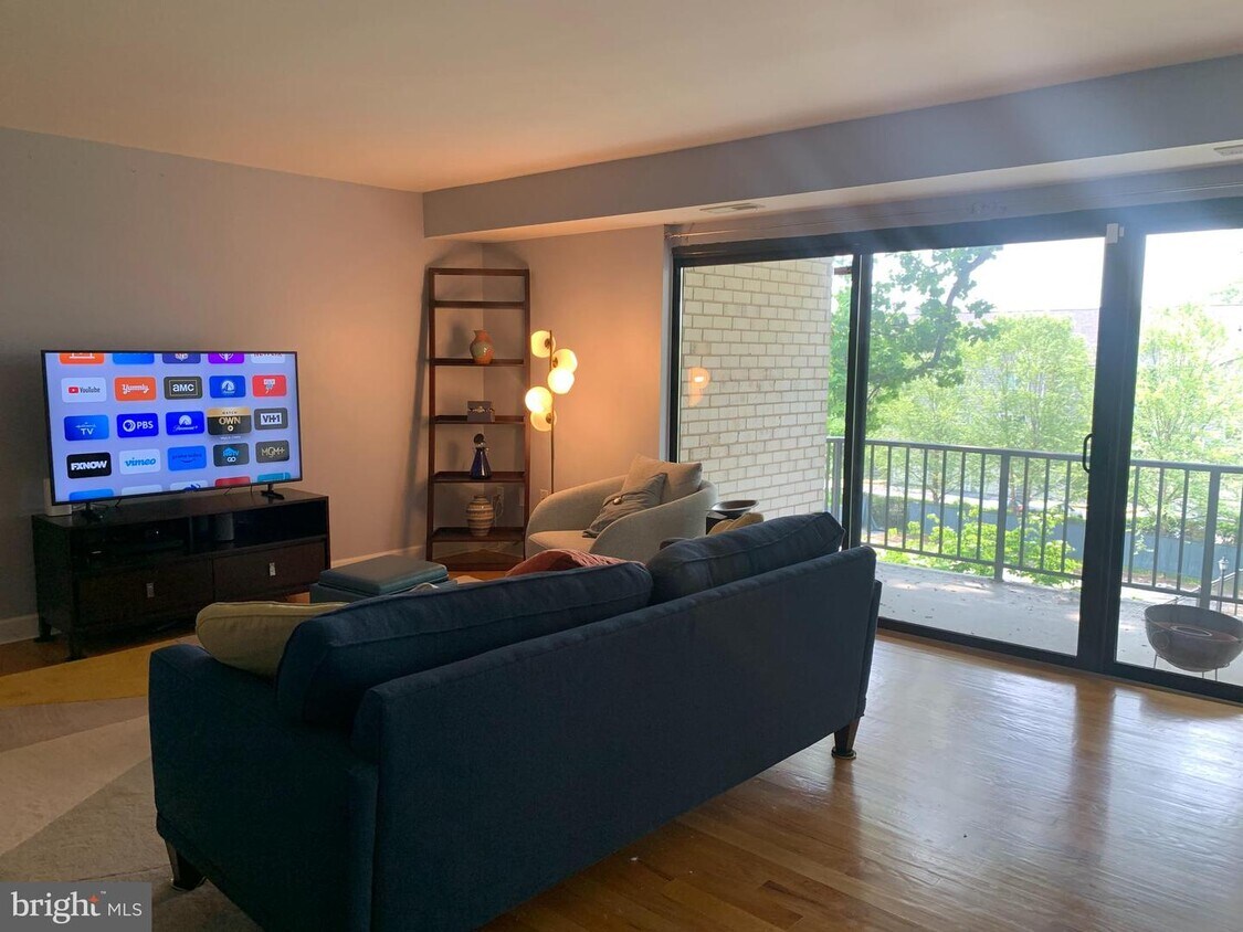 Foto principal - 10855 Amherst Ave