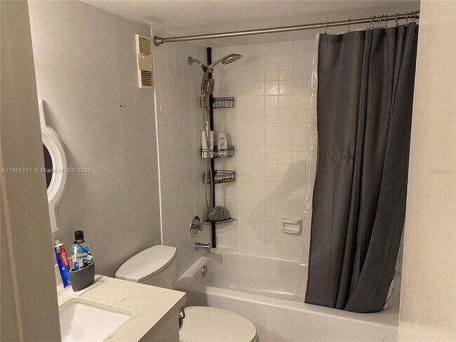 Foto del edificio - 2205 S Cypress Bend Dr