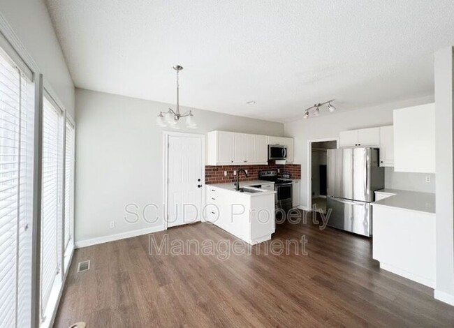 Building Photo - 15325 S Sturgeon Dr