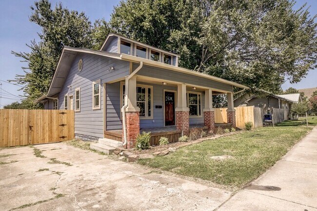 Foto del edificio - 3/2 Rustic Craftsman Home Of Your Dreams!