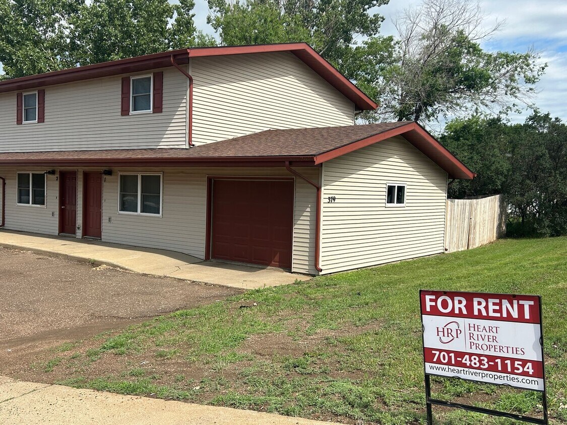 Primary Photo - Newly updated!! 2 bedroom, 1 bath townhouse