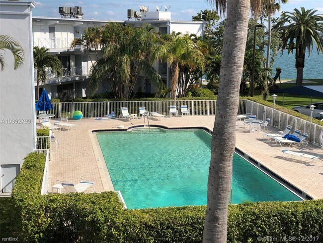 Foto del edificio - 8020 East Dr