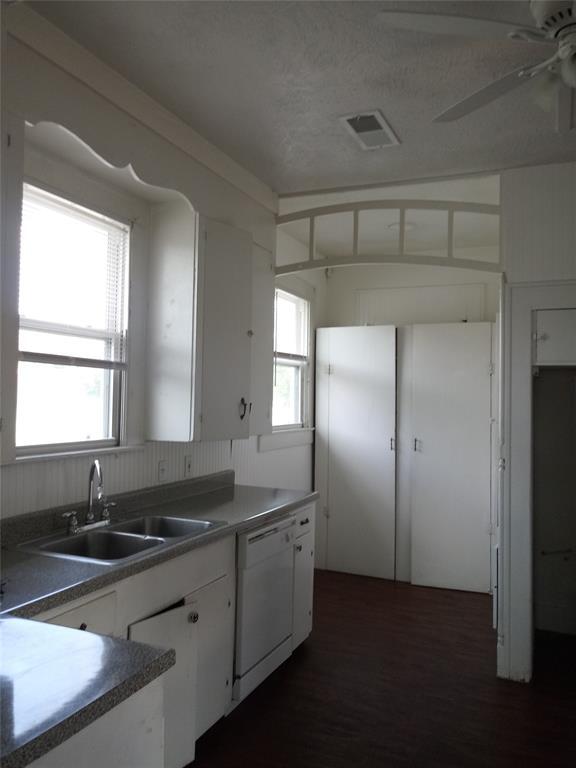 Building Photo - 4701 Bernardo De Galvez Ave