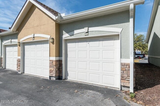 Building Photo - 8539 Gate Pkwy W
