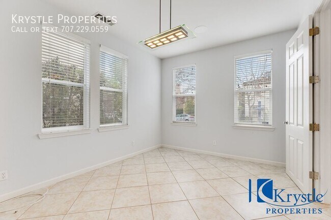 Building Photo - Evening & Weekend Showings Available! Beau...