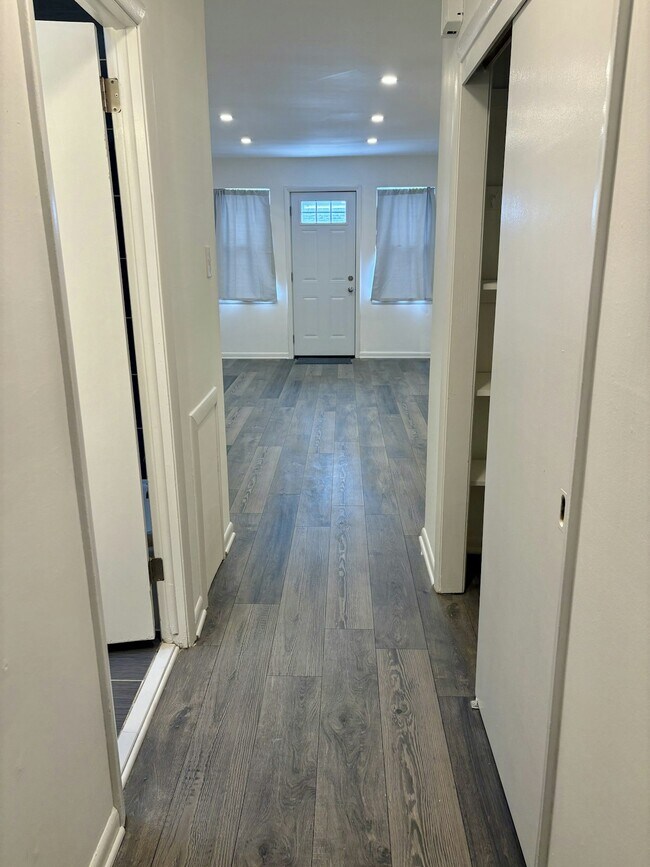 Foto del edificio - 2743 Cranston Rd