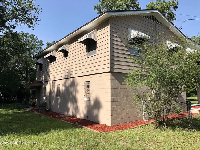 Building Photo - 1807 Lindsey Rd