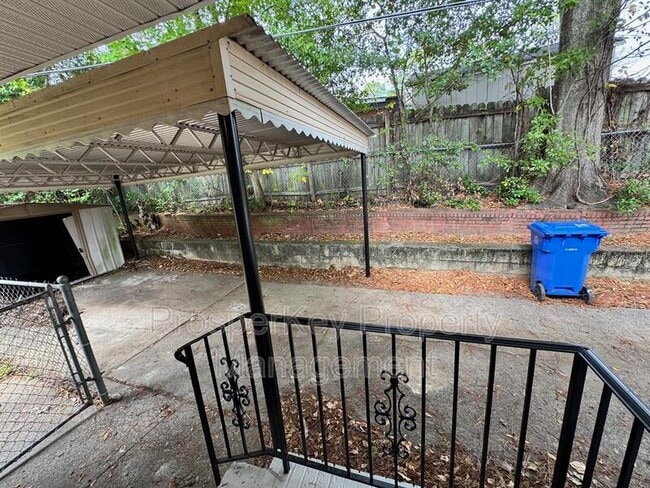 Building Photo - 1241 Dunbar Ave