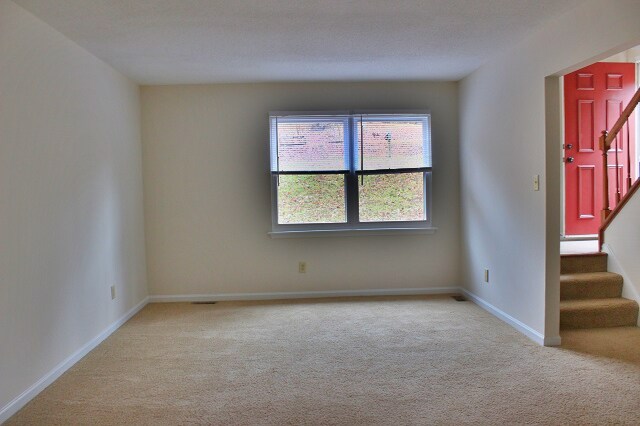 Building Photo - Fenced yard 2 bedroom duplex in near Ralei...
