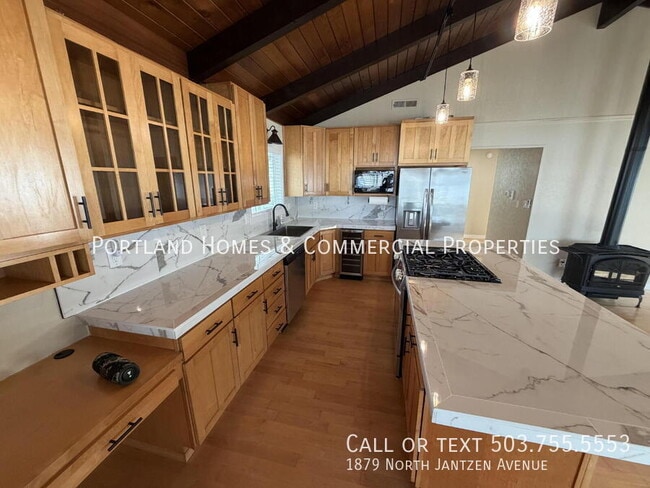 Foto del edificio - 1879 N Jantzen Ave