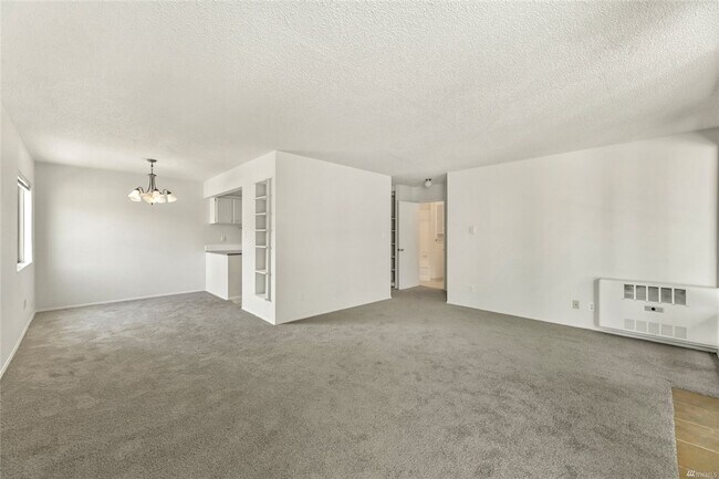Photo - Spacious 1 bed/1bath, Parking included! Apartment