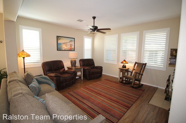 Building Photo - 4 br, 3.5 bath House - 1828 Cyan Lane