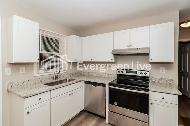 Building Photo - 1404 Hateras Ave