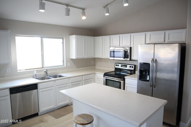 Foto del edificio - 1551 N Racine Ct