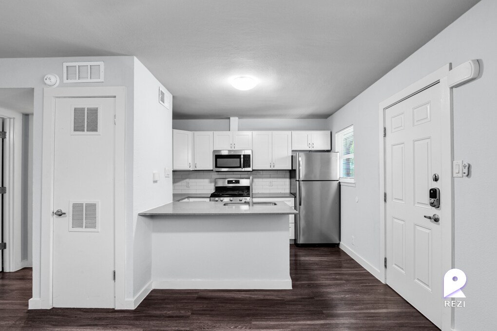 Primary Photo - 803-809 Tirado St