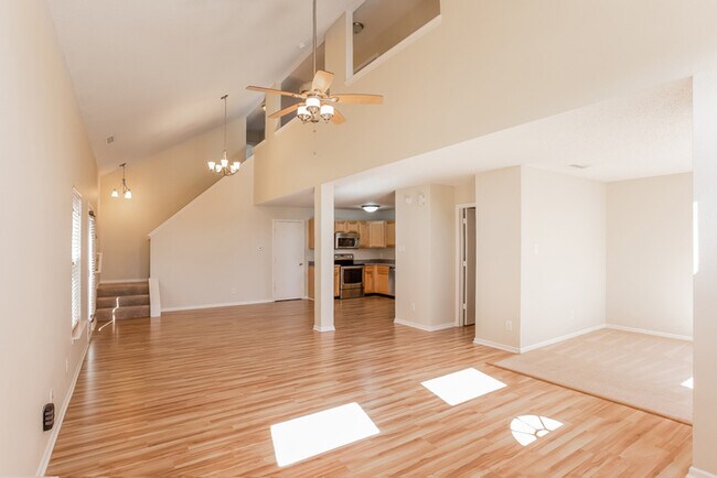 Foto del edificio - 12176 Lindley Dr