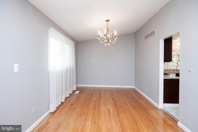 Building Photo - 3805 Janbrook Rd