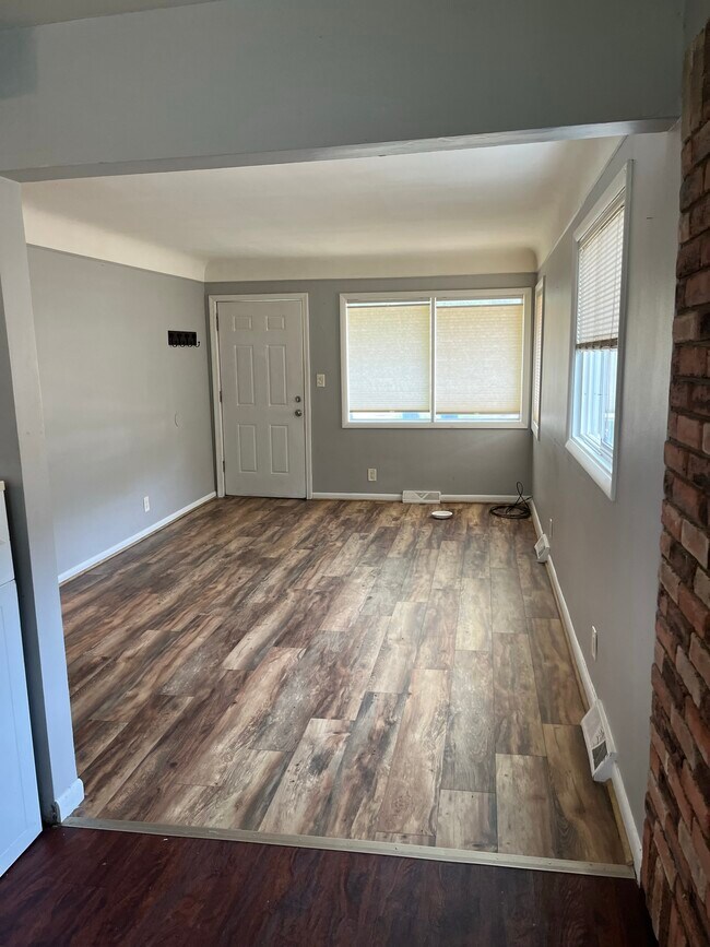 Foto del edificio - 23524 Blackett Ave