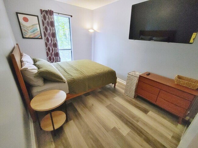 Foto del edificio - 217 Village Ln