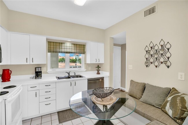 Building Photo - 5040 Harmony Cir