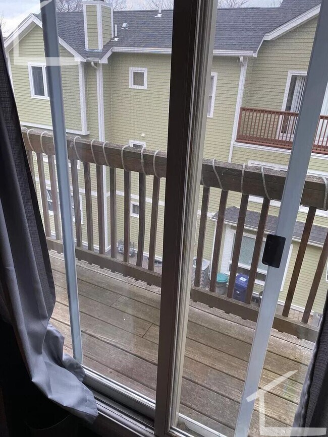 Building Photo - Parking Included, Central Heat/AC, In Unit Washer and Dryer, Deck, Backyard, Eat-in Kitchen