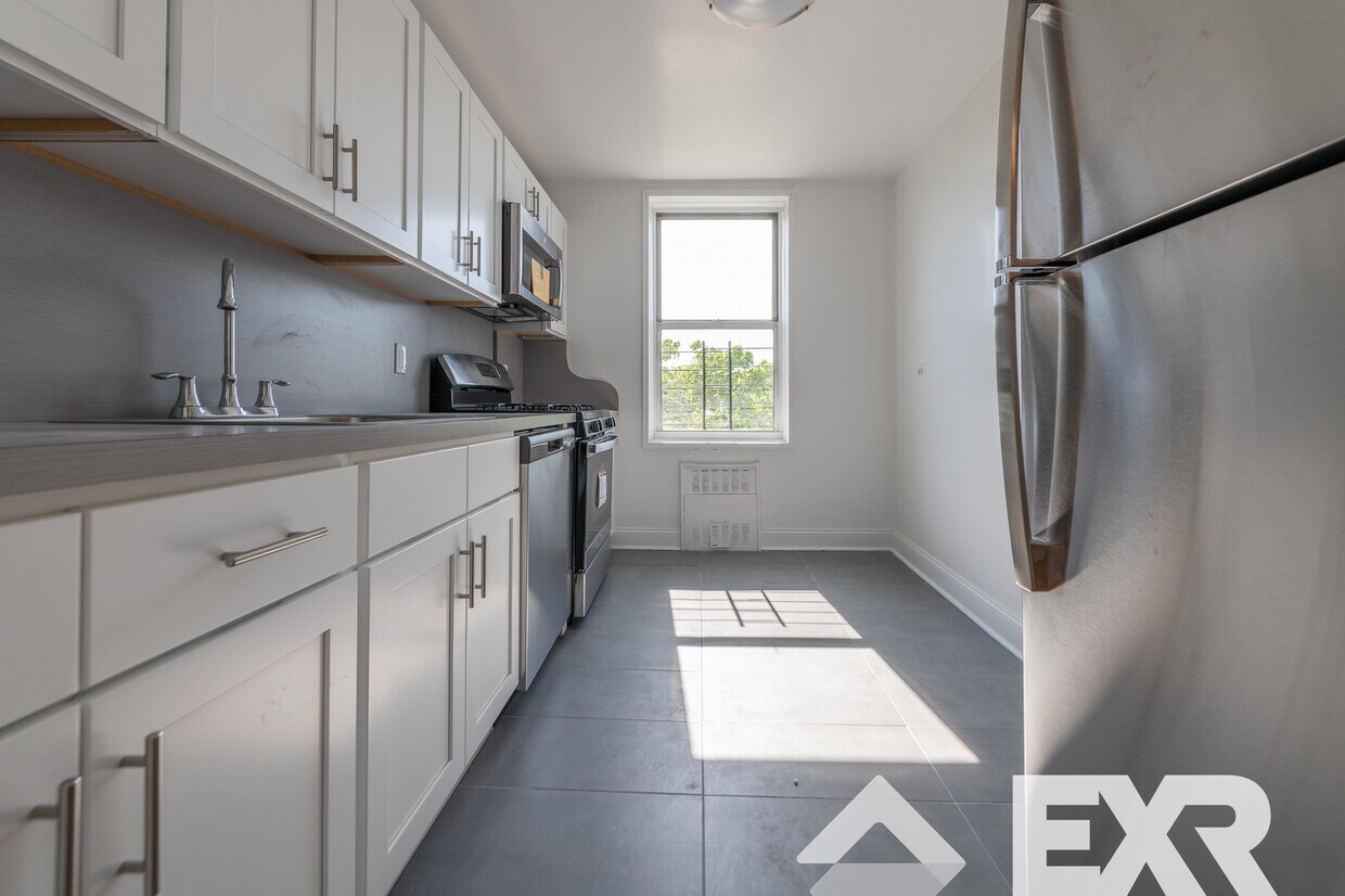 Foto principal - 3310 Nostrand Ave.
