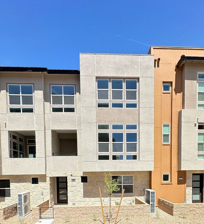 Building Photo - Henderson