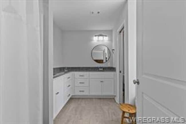 Building Photo - Available May!