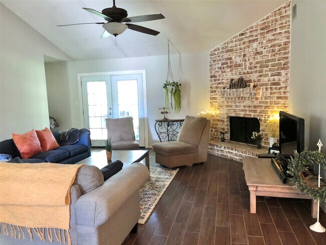 Foto del edificio - 802 Cascade Creek Dr