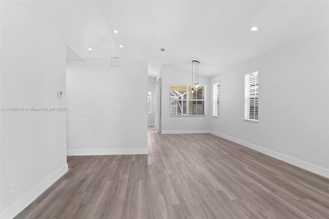 Building Photo - 824 Sand Creek Cir
