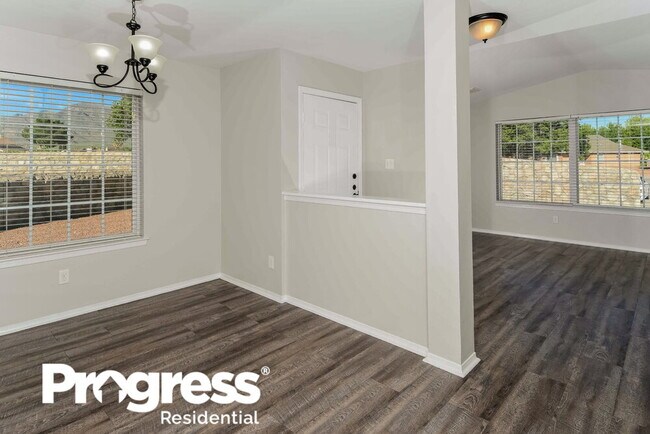 Building Photo - 4777 Loma Del Rey Cir
