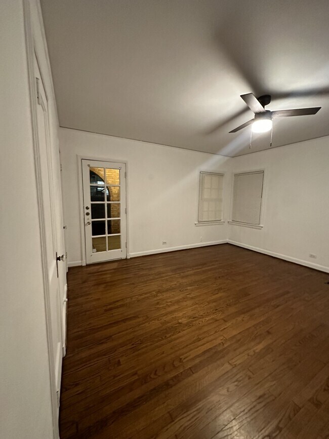 Foto del edificio - 5806 Goodwin Ave