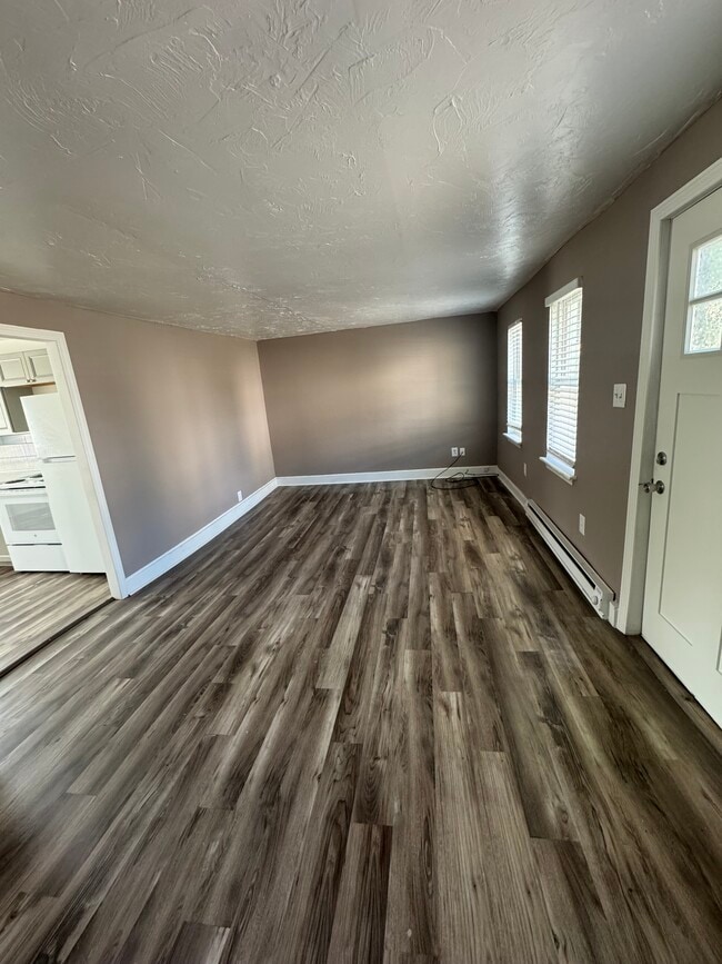 Large living room - 5 Ballouville Rd