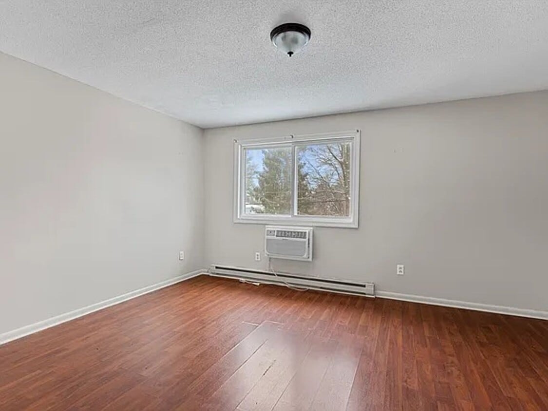 Primary Photo - 108 Grilleytown Rd