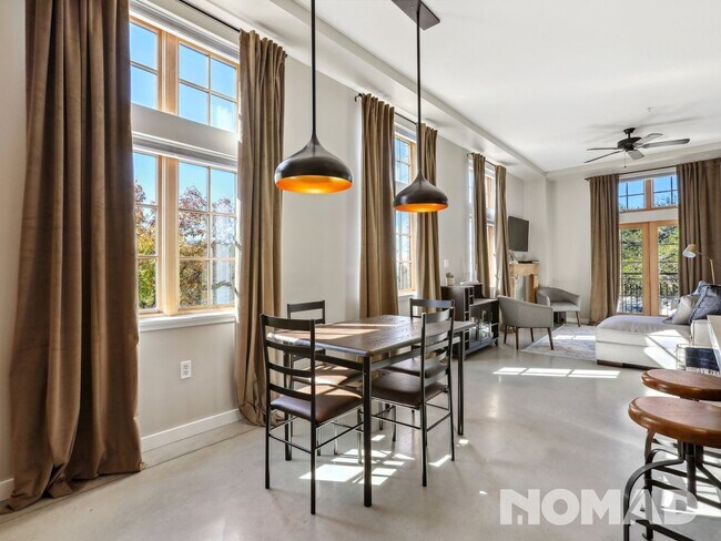 Building Photo - FURNISHED: Eastside modern condo