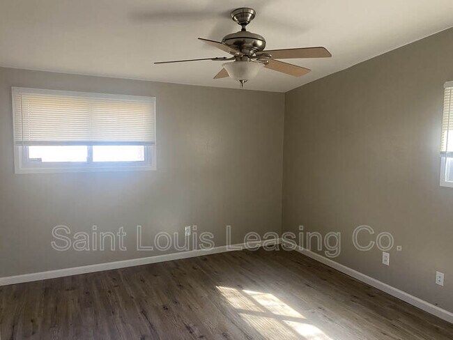 Foto del edificio - 865 Robinwood Dr