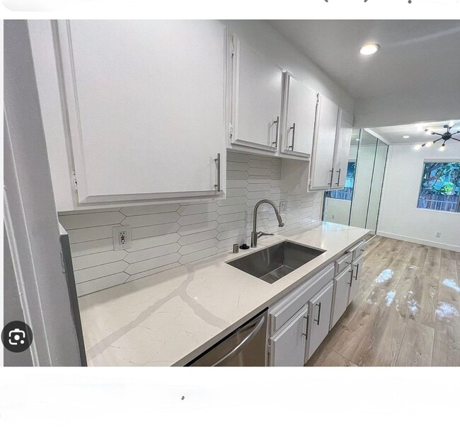 Building Photo - 1515 S Beverly Dr