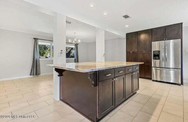Foto del edificio - 223 Woodbine Dr