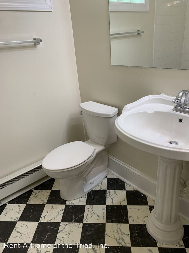 Building Photo - 2 br, 1 bath House - 305 Berryman St