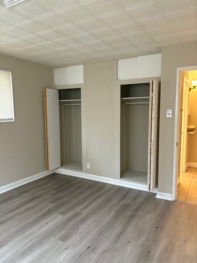 Building Photo - 9835 Duke Dr