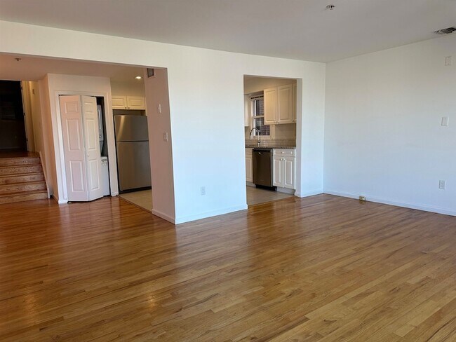 Foto del edificio - 8911 Riverside Pl