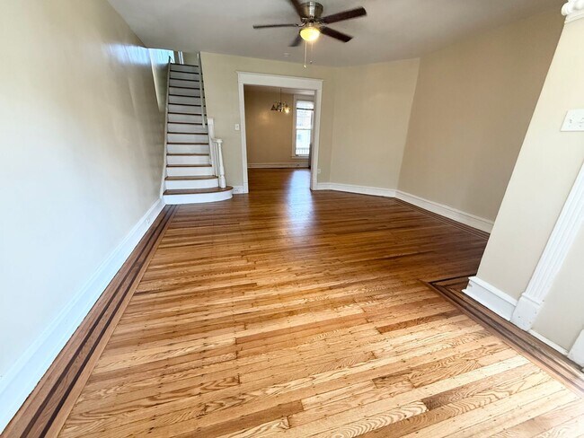 Foto del edificio - Gorgeous 3-Bed Townhome in Olney! Availabl...