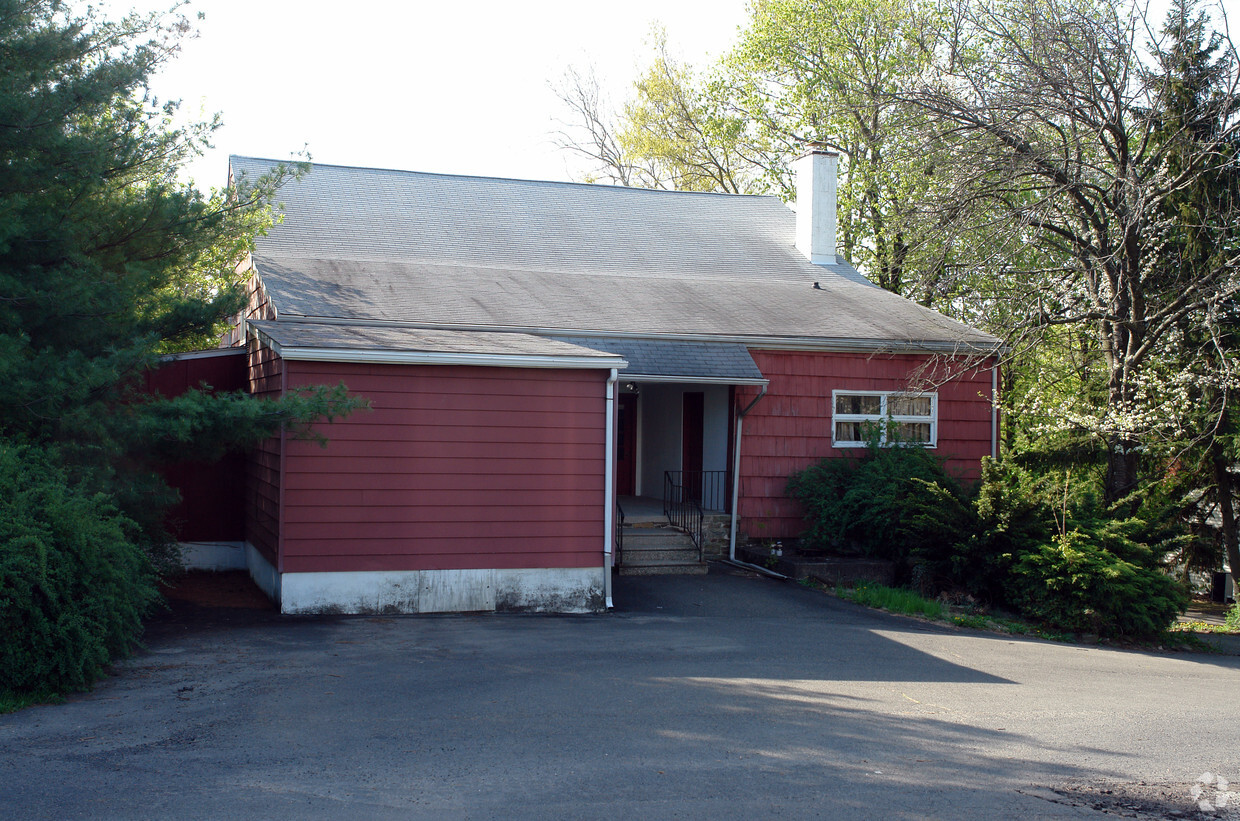 Building Photo - 931 N Trooper Rd