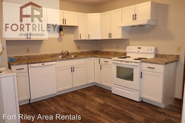 Building Photo - 2 br, 1 bath House - 305 W 1st St