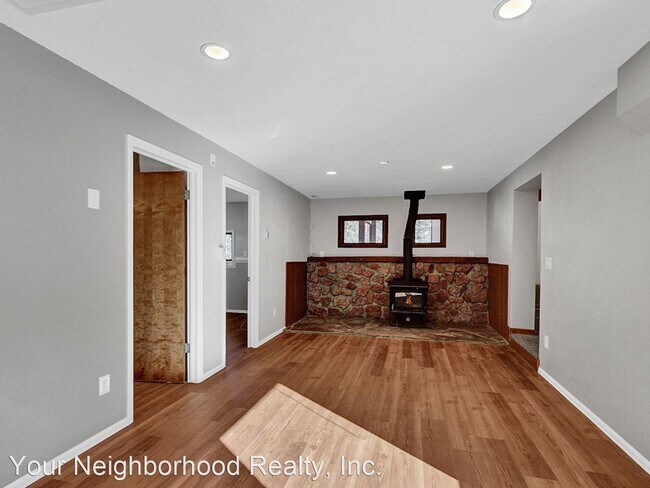 Building Photo - 3 br, 2 bath House - 124 Trout Creek Dr.